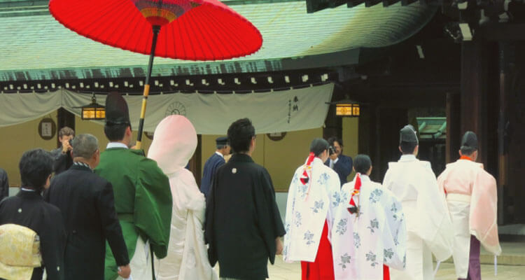 神社での結婚式イメージ